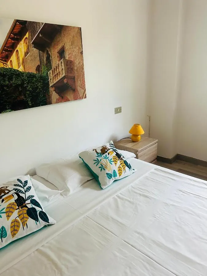 Faro Home Verona 0*,  Italia